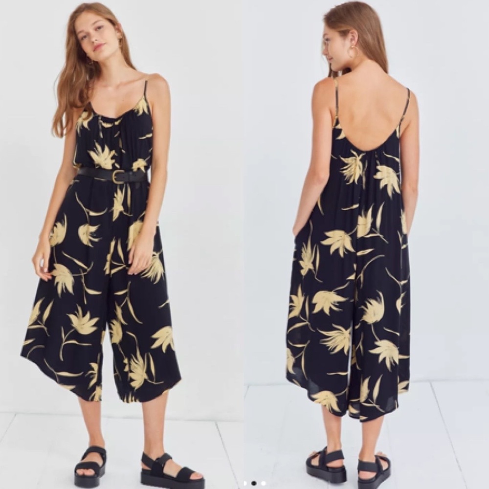 Silence + Noise Winona Oversized Jumpsuit Size Small